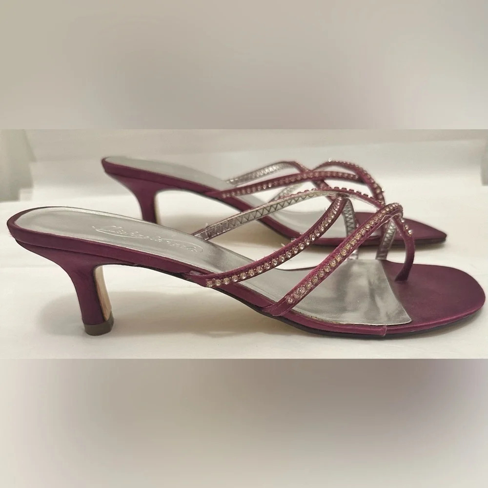 Michaelangelo Marley Women’s Low Heel Rhinestone Cranberry Sandals Size 10W